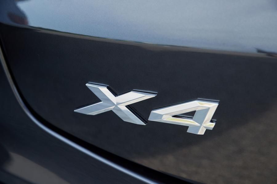 Логотип BMW X4 xDrive30i (G02) 2018 года  (NA) (фото 62 из 106)